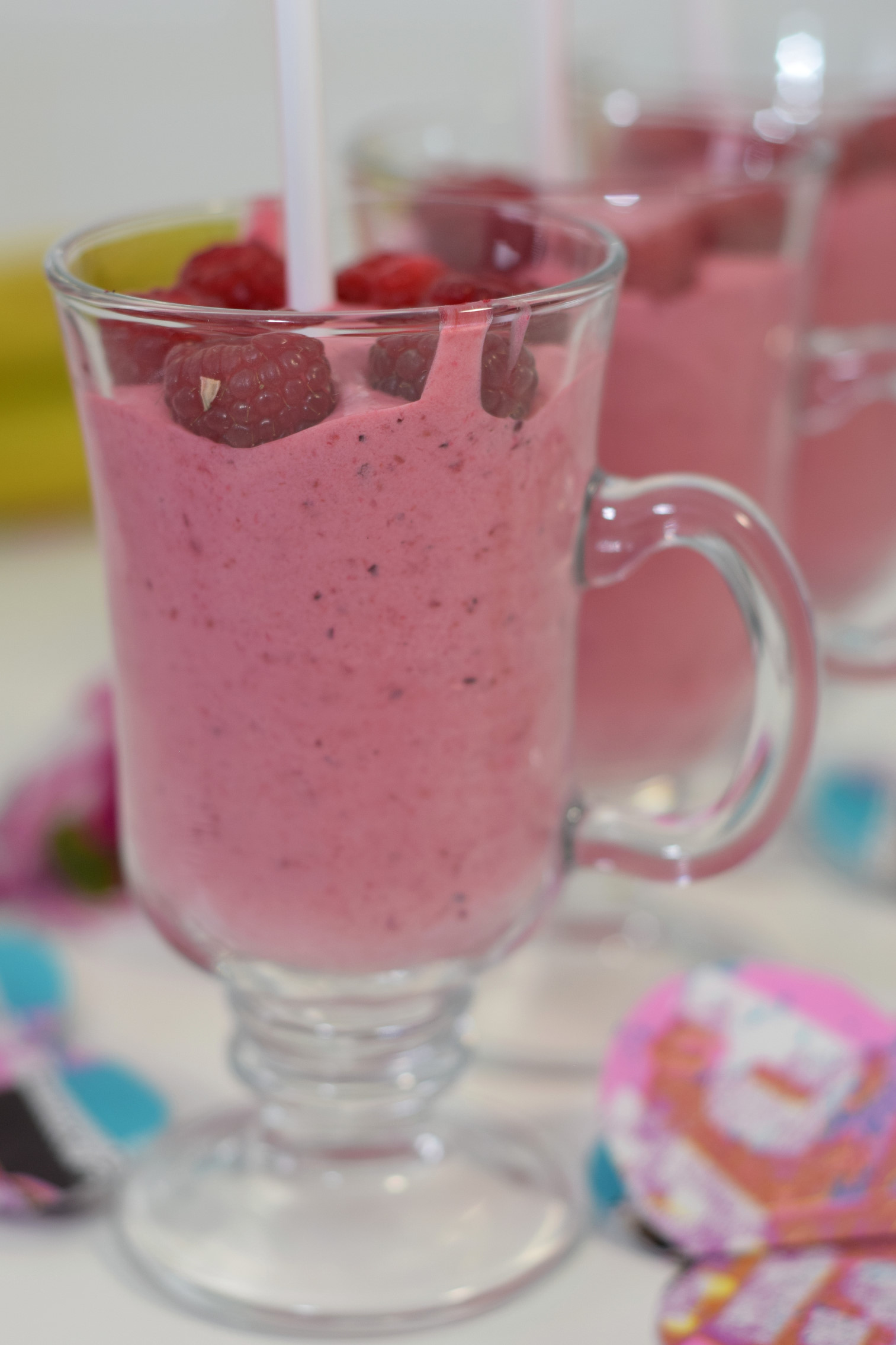 almond milk berry smoothie for valentine breakfast recipe02