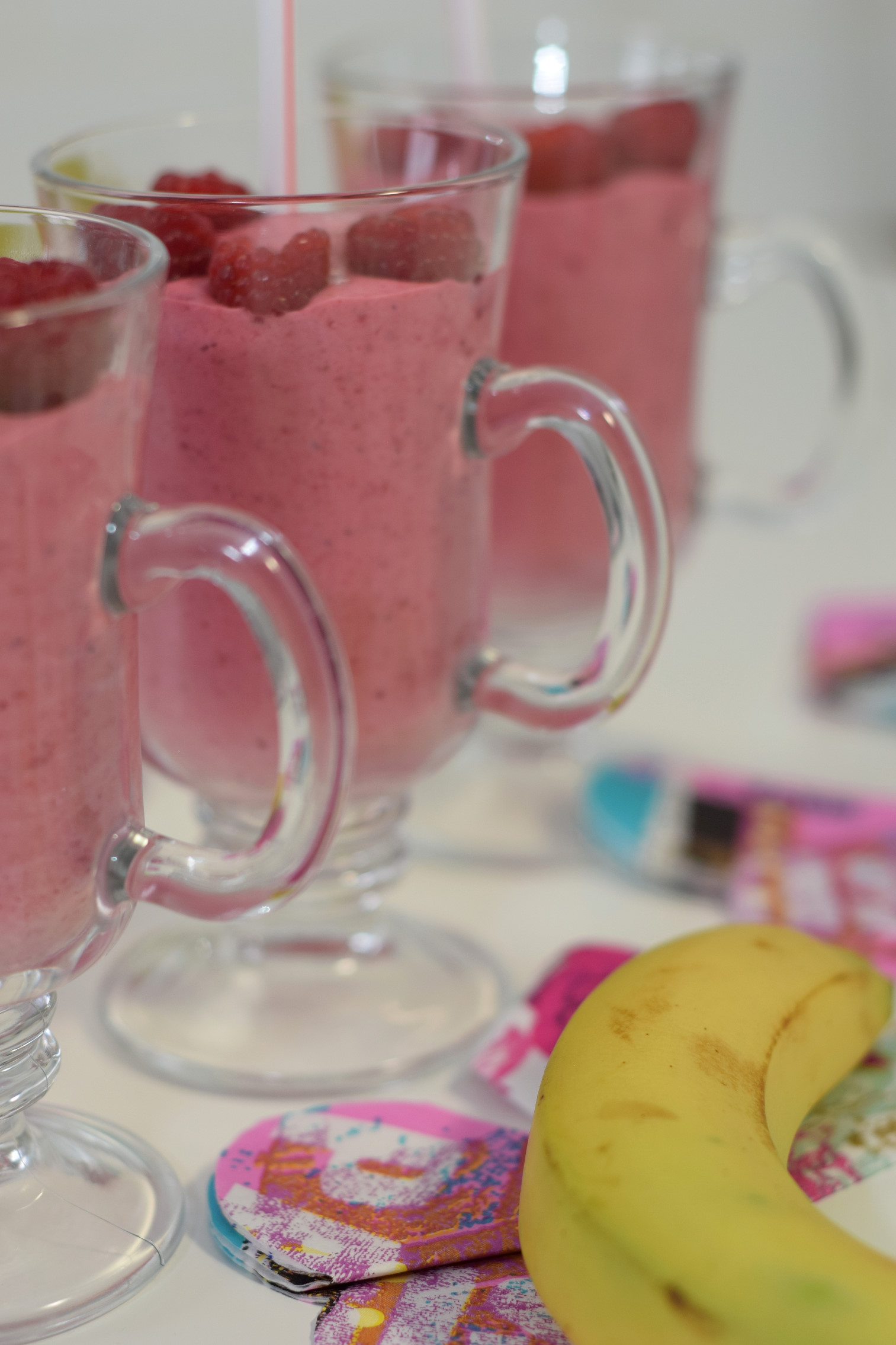 almond milk berry smoothie for valentine breakfast recipe05