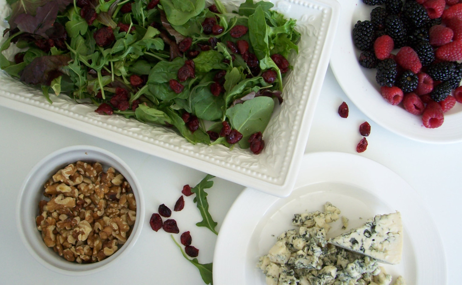 arugula berries salad with blue cheese recipe 04