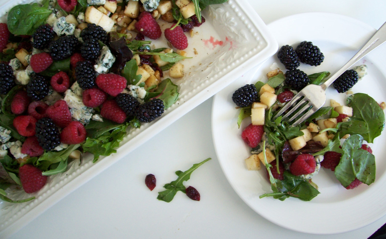 arugula berries salad with blue cheese recipe05