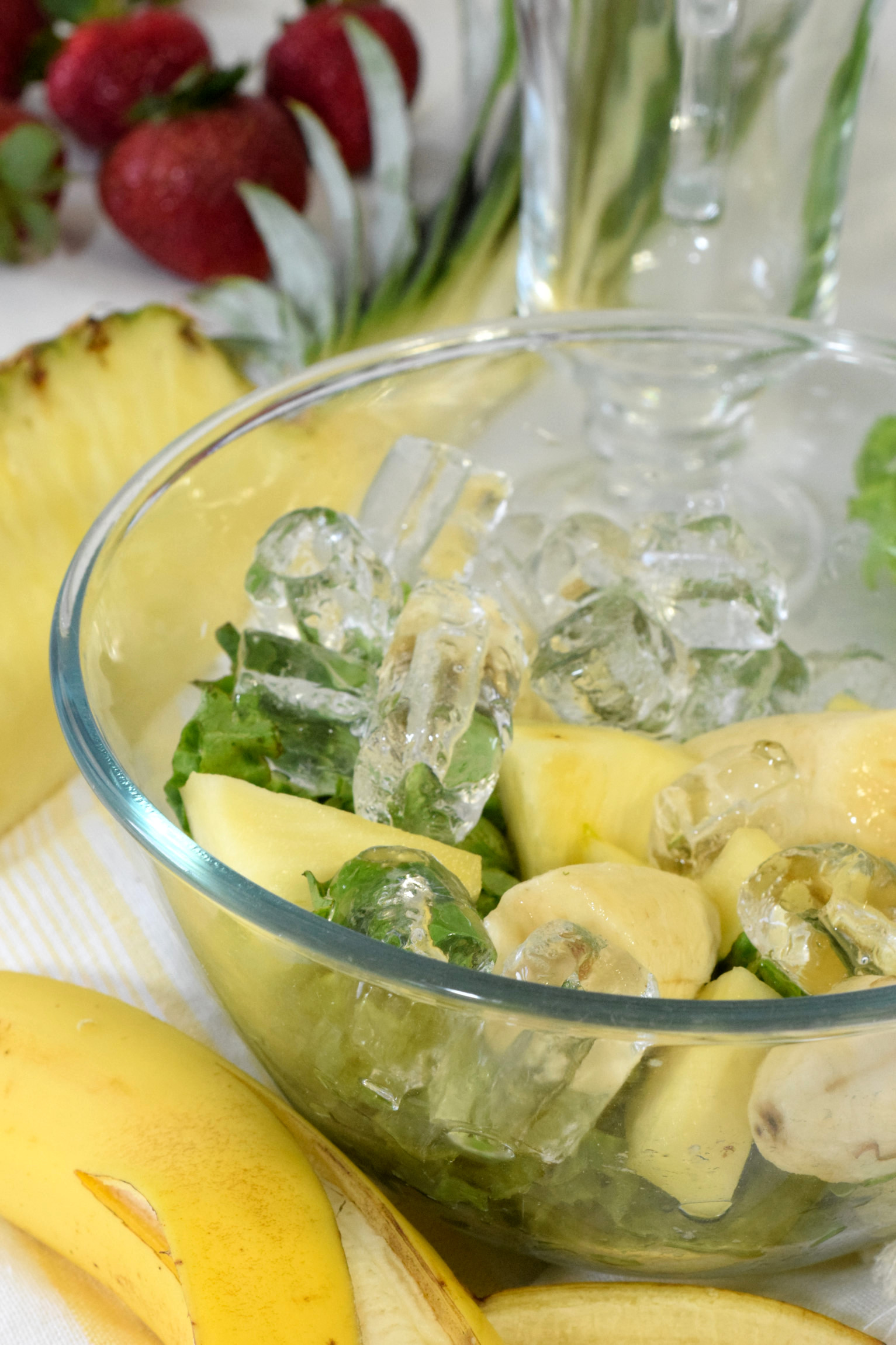 matcha green smoothie with pineapple and almonds recipe02