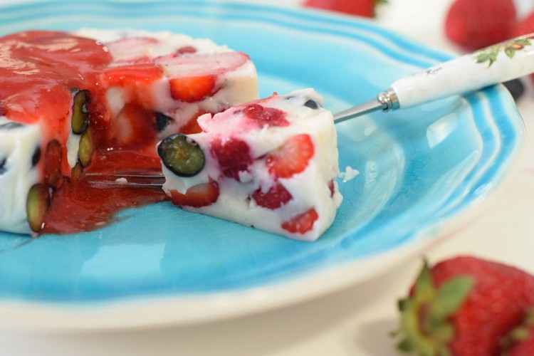 No Bake Strawberry Dessert with Greek Yogurt