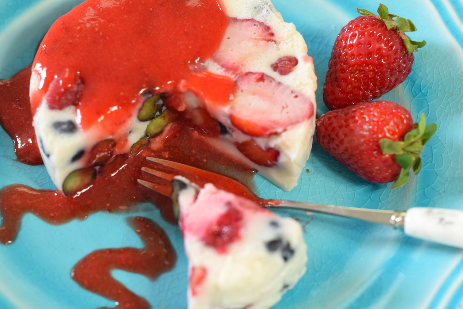 no bake strawberry dessert with greek yogurt recipe02