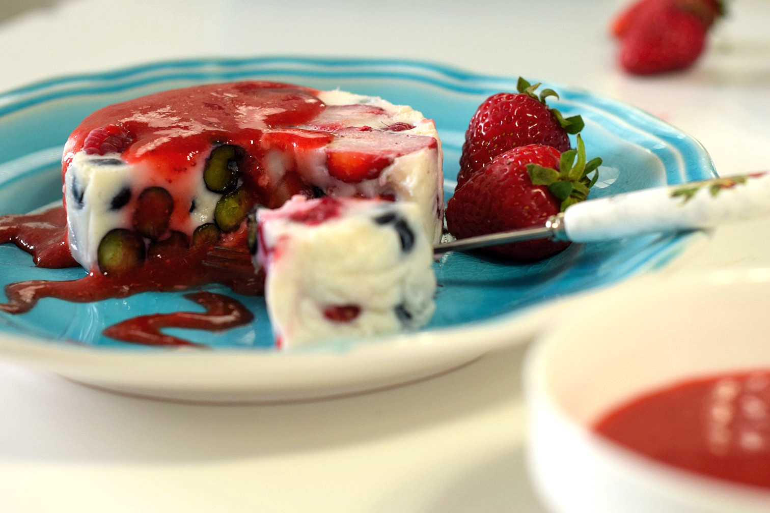 no bake strawberry dessert with greek yogurt recipe03