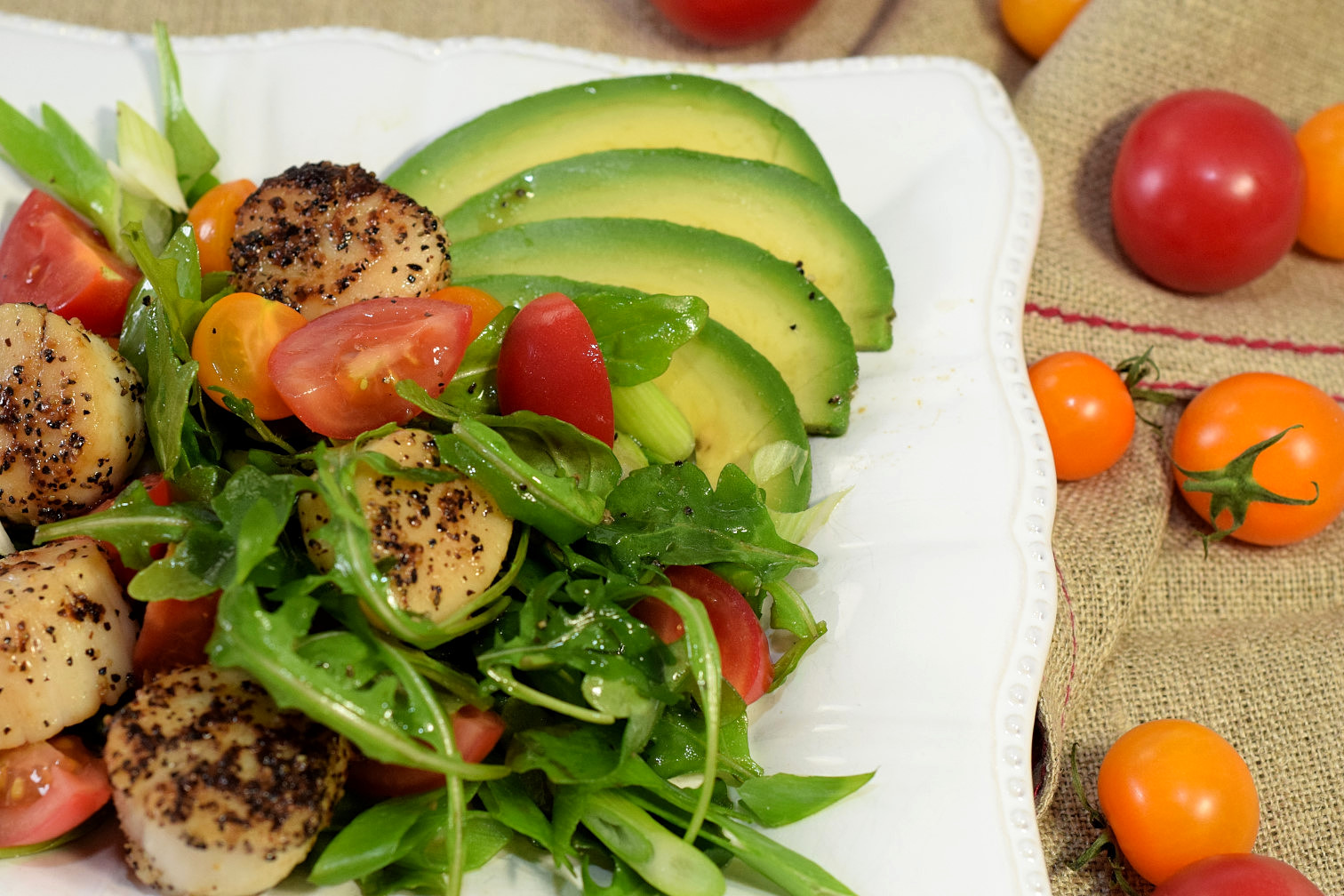 seared scallops avocado tomato salad recipe02